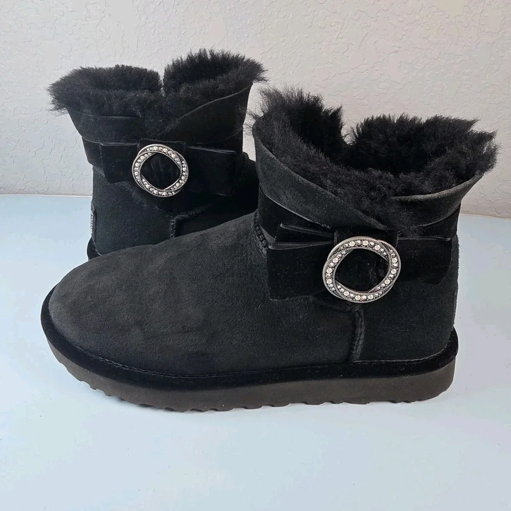 UGG Mini Karlie Brooch Black Suade Boots Size 8 Velvet & Swarovski Crystals Warm